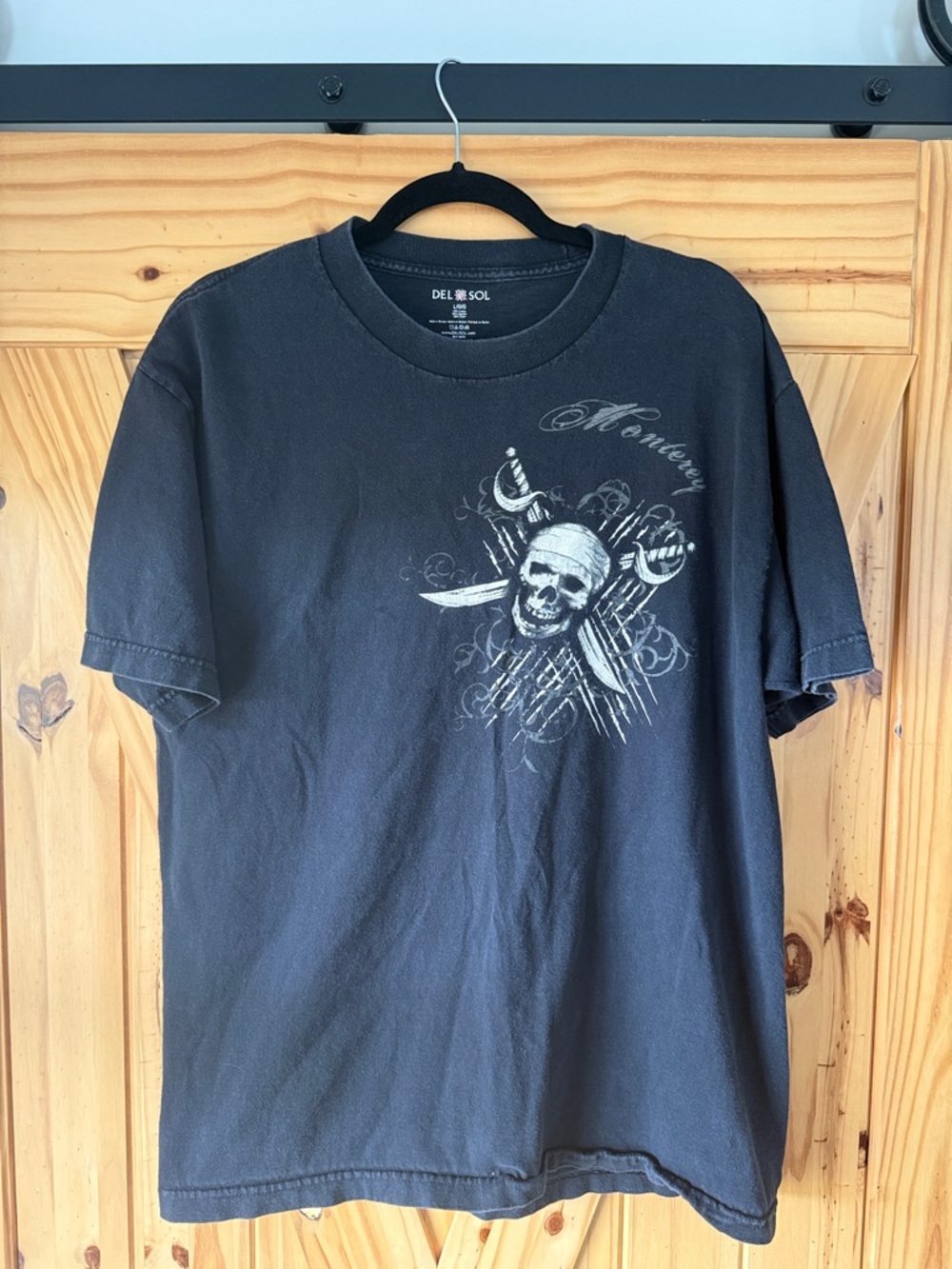 Del Sol Black Skull & Swords Graphic Tee - Men
